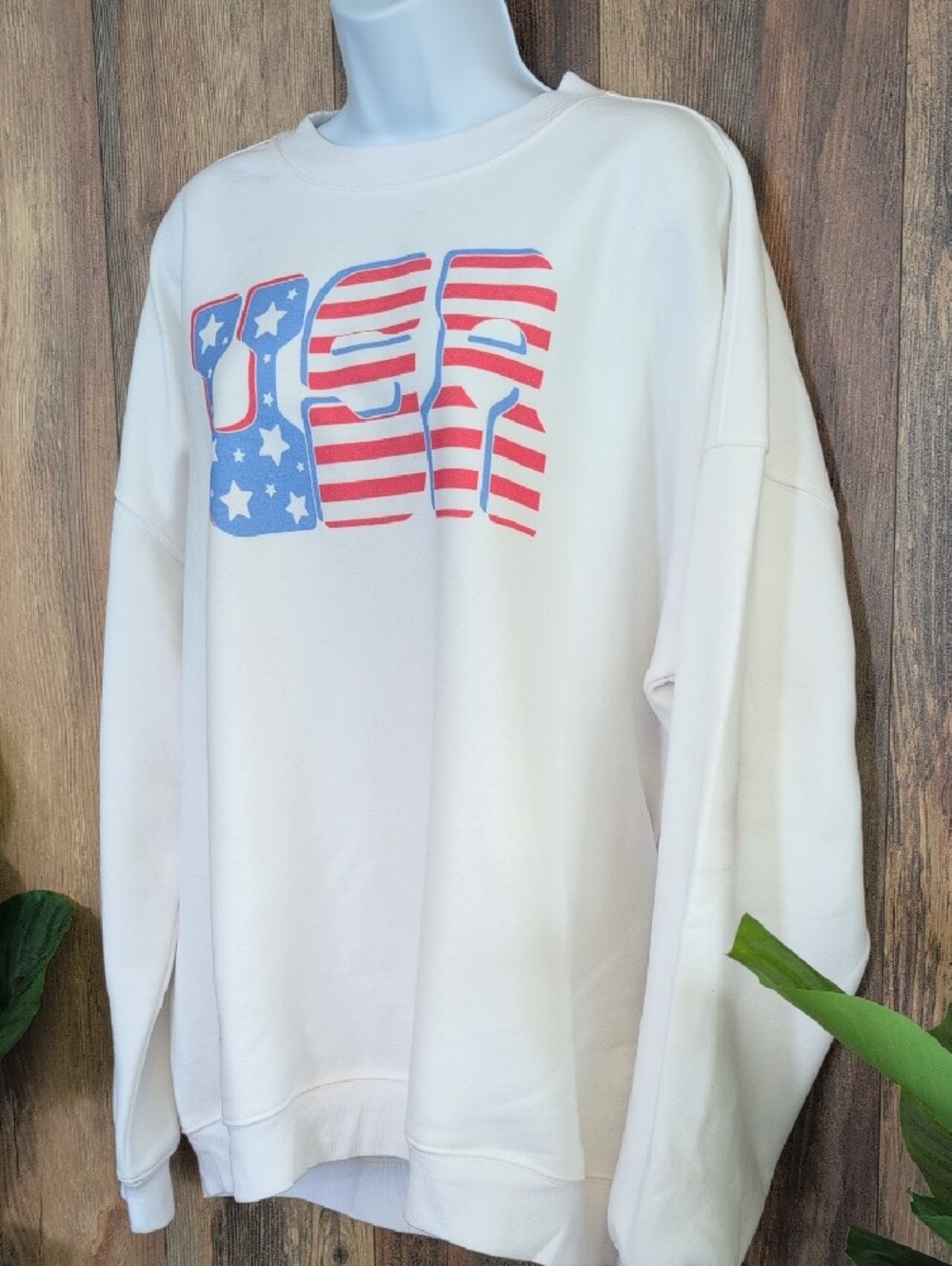 Pink Lily White Crewneck Sweatshirt with Red & Blue USA Print XL          W326